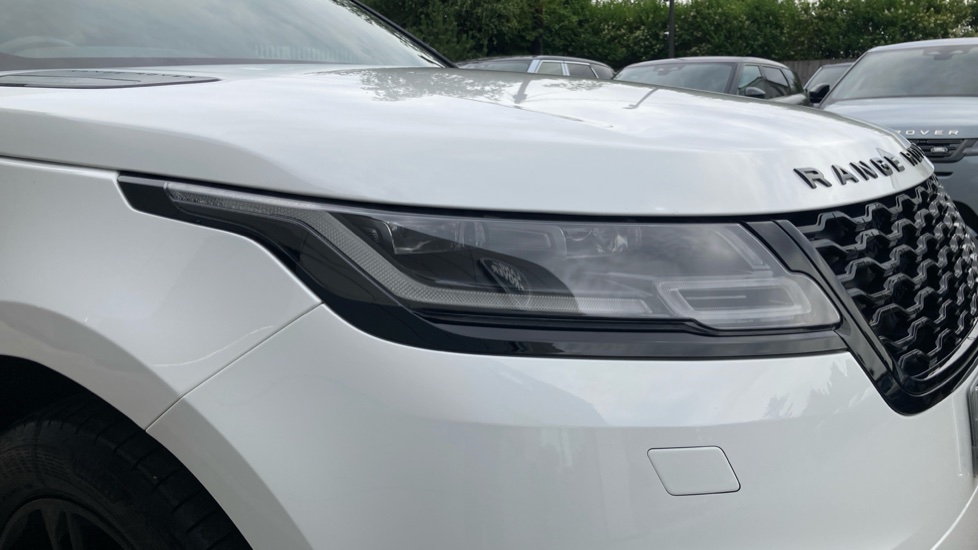 Land Rover Range Rover Velar 2.0 D200 Edition 5dr Auto Diesel Estate - Image 17