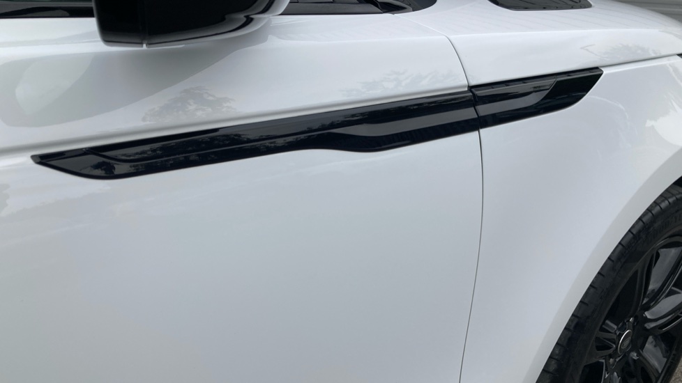 Land Rover Range Rover Velar 2.0 D200 Edition 5dr Auto Diesel Estate - Image 20