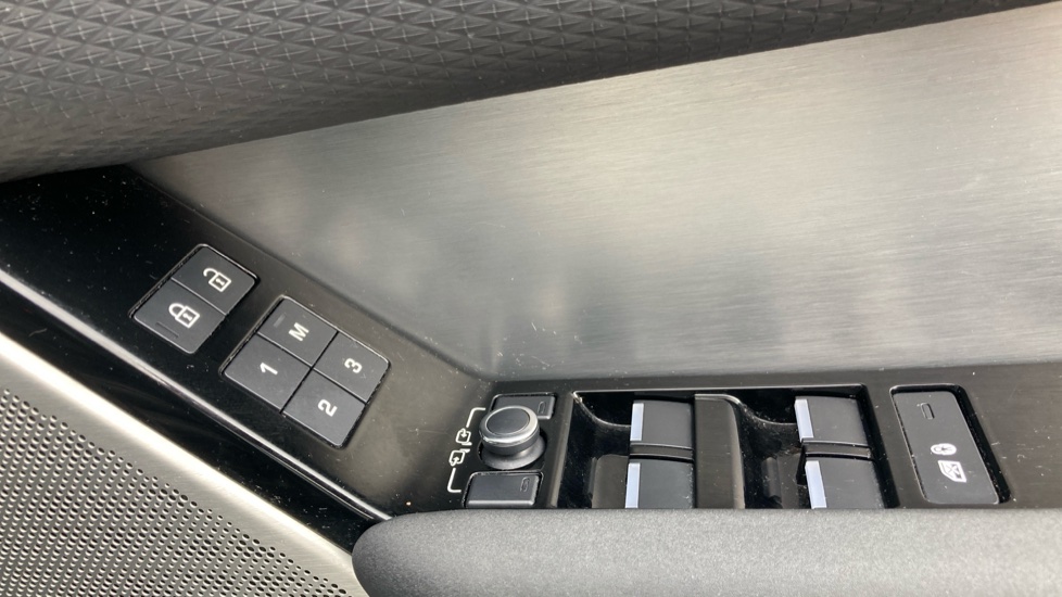 Land Rover Range Rover Velar 2.0 D200 Edition 5dr Auto Diesel Estate - Image 23