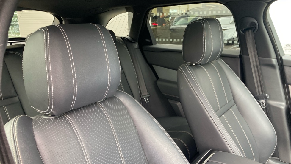 Land Rover Range Rover Velar 2.0 D200 Edition 5dr Auto Diesel Estate - Image 26