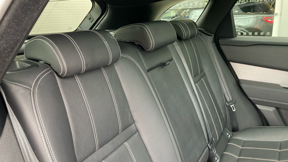 Land Rover Range Rover Velar 2.0 D200 Edition 5dr Auto Diesel Estate - Image 41