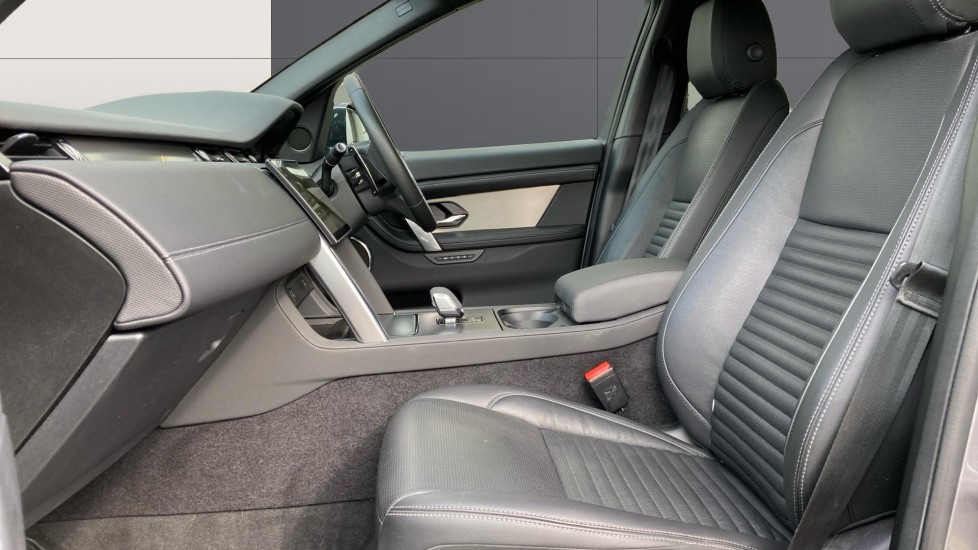 Land Rover Discovery Sport 2.0 D200 Dynamic SE 5dr Auto [5 Seat] Diesel Station Wagon - Image 3