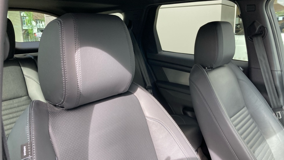 Land Rover Discovery Sport 2.0 D200 Dynamic SE 5dr Auto [5 Seat] Diesel Station Wagon - Image 28