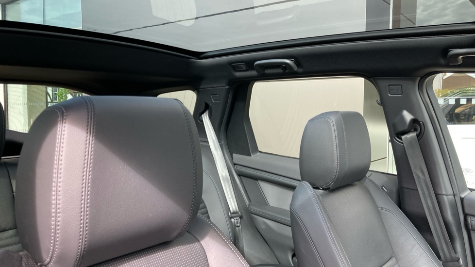 Land Rover Discovery Sport 2.0 D200 Dynamic SE 5dr Auto [5 Seat] Diesel Station Wagon - Image 41
