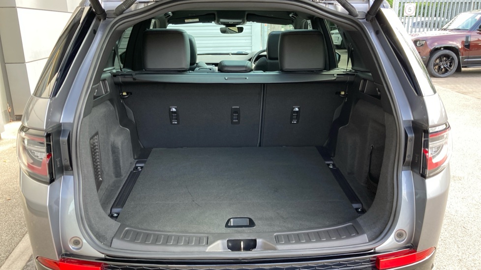 Land Rover Discovery Sport 2.0 D200 Dynamic SE 5dr Auto [5 Seat] Diesel Station Wagon - Image 46