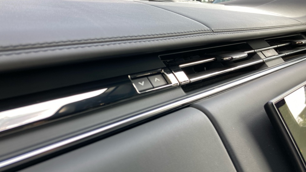 Land Rover Range Rover 4.4 P530 V8 SV 4dr Auto Petrol Estate - Image 31