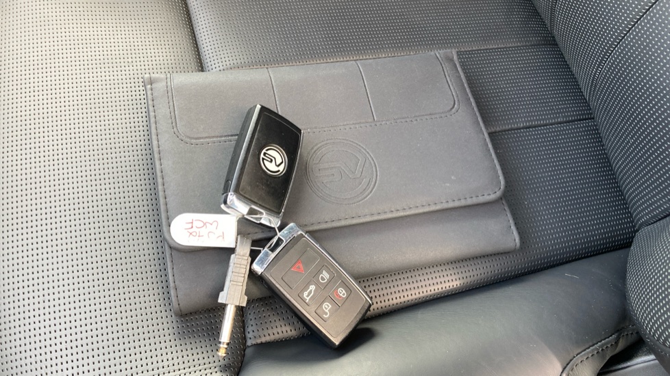 Land Rover Range Rover 4.4 P530 V8 SV 4dr Auto Petrol Estate - Image 33