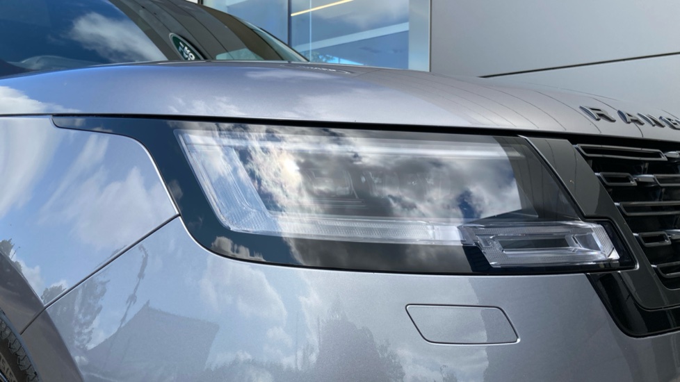 Land Rover Range Rover 3.0 D300 SE 4dr Auto Diesel Estate - Image 17
