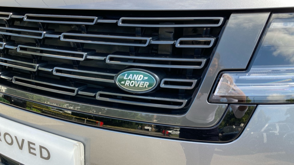 Land Rover Range Rover 3.0 D300 SE 4dr Auto Diesel Estate - Image 29