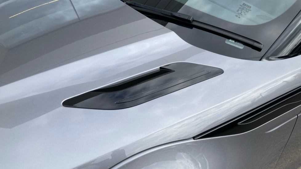 Land Rover Range Rover Evoque 1.5 P300e R-Dynamic SE 5dr Auto Hatchback - Image 22