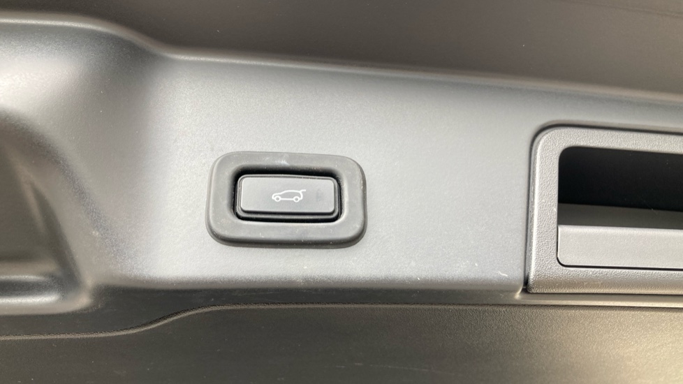 Land Rover Range Rover Evoque 1.5 P300e R-Dynamic SE 5dr Auto Hatchback - Image 29