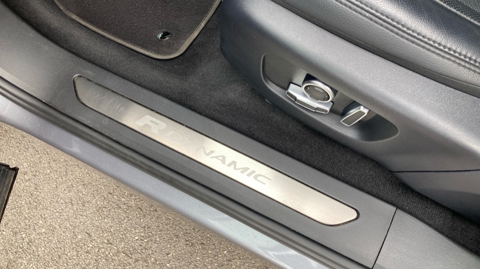 Land Rover Range Rover Evoque 1.5 P300e R-Dynamic SE 5dr Auto Hatchback - Image 35