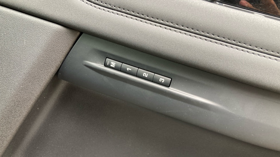 Land Rover Range Rover Evoque 1.5 P300e R-Dynamic SE 5dr Auto Hatchback - Image 51