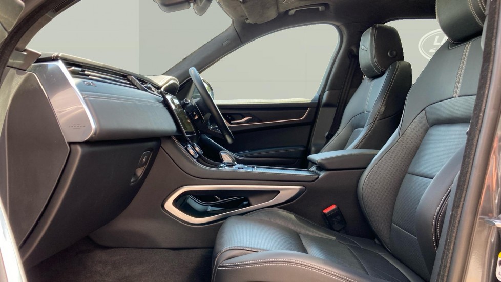 Jaguar F-Pace 2.0 D200 R-Dynamic Black 5dr Auto AWD Diesel Estate - Image 3
