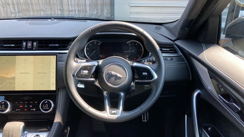 Jaguar F-Pace 2.0 D200 R-Dynamic Black 5dr Auto AWD Diesel Estate - Image 15