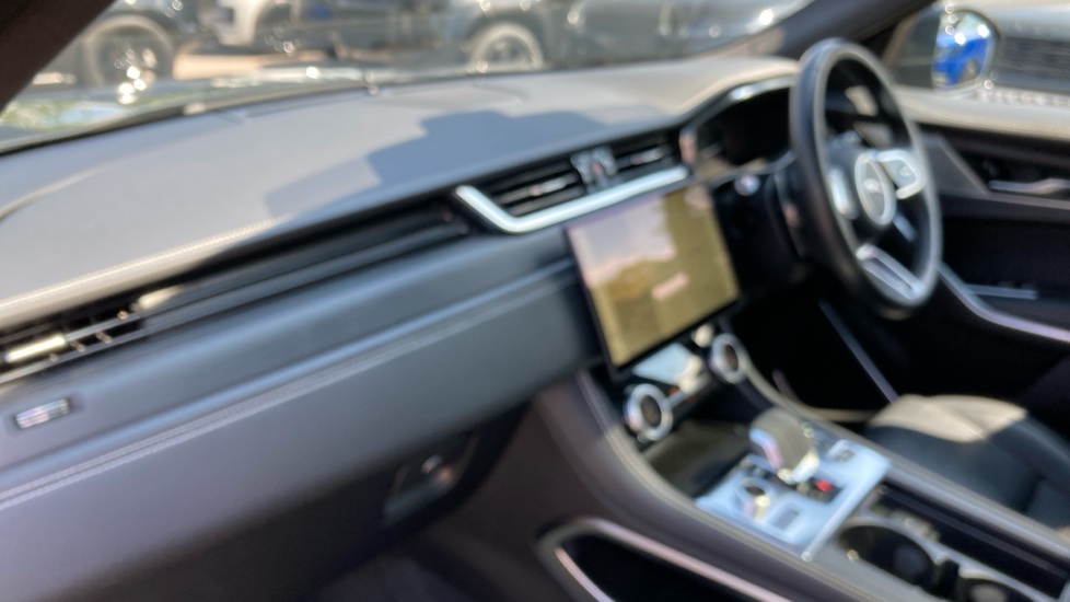 Jaguar F-Pace 2.0 D200 R-Dynamic Black 5dr Auto AWD Diesel Estate - Image 45