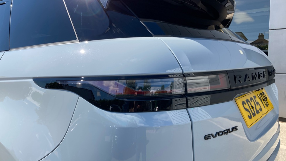 Land Rover Range Rover Evoque 2.0 D200 Dynamic SE 5dr Auto Diesel Hatchback - Image 19