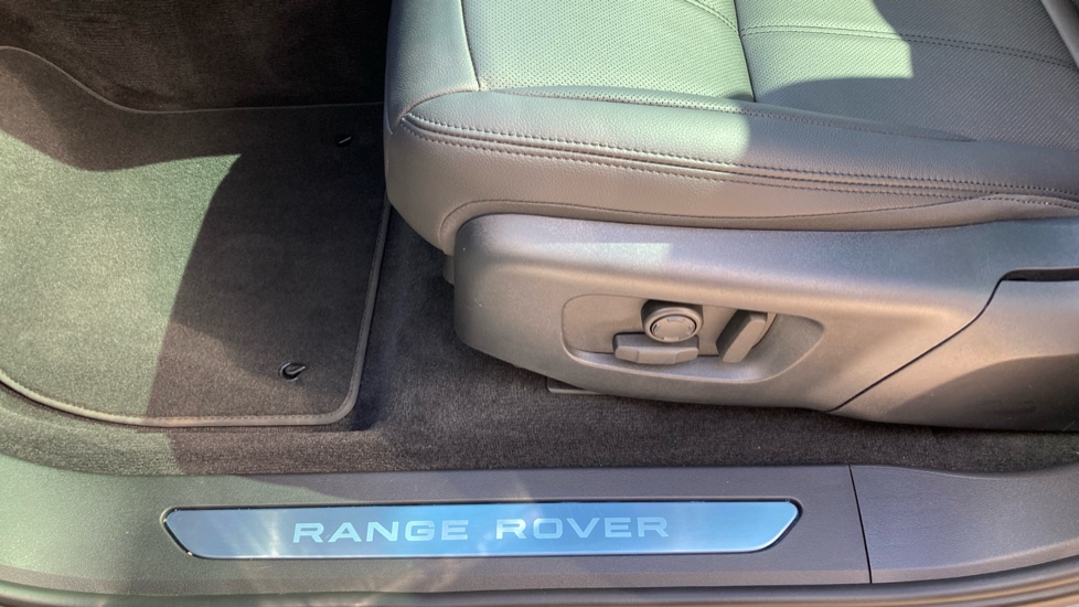 Land Rover Range Rover Evoque 2.0 D200 Dynamic SE 5dr Auto Diesel Hatchback - Image 47