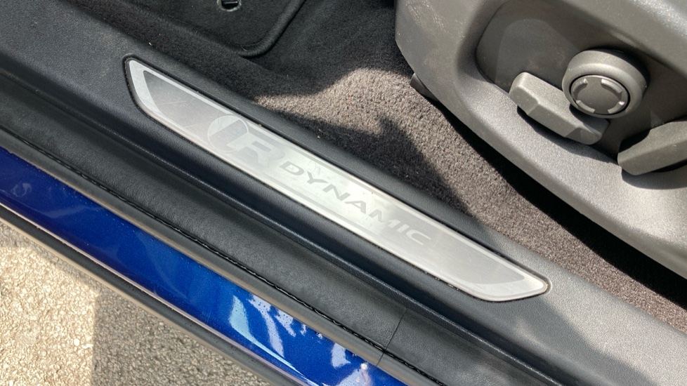 Jaguar E-Pace 2.0 D200 R-Dynamic S 5dr Auto Diesel Estate - Image 27