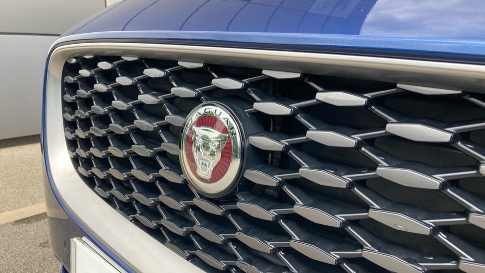 Jaguar E-Pace 2.0 D200 R-Dynamic S 5dr Auto Diesel Estate - Image 34