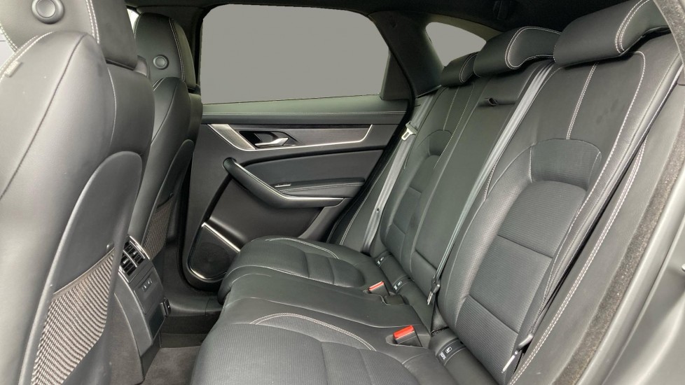 Jaguar F-Pace 2.0 D200 R-Dynamic SE 5dr Auto AWD Diesel Estate - Image 4