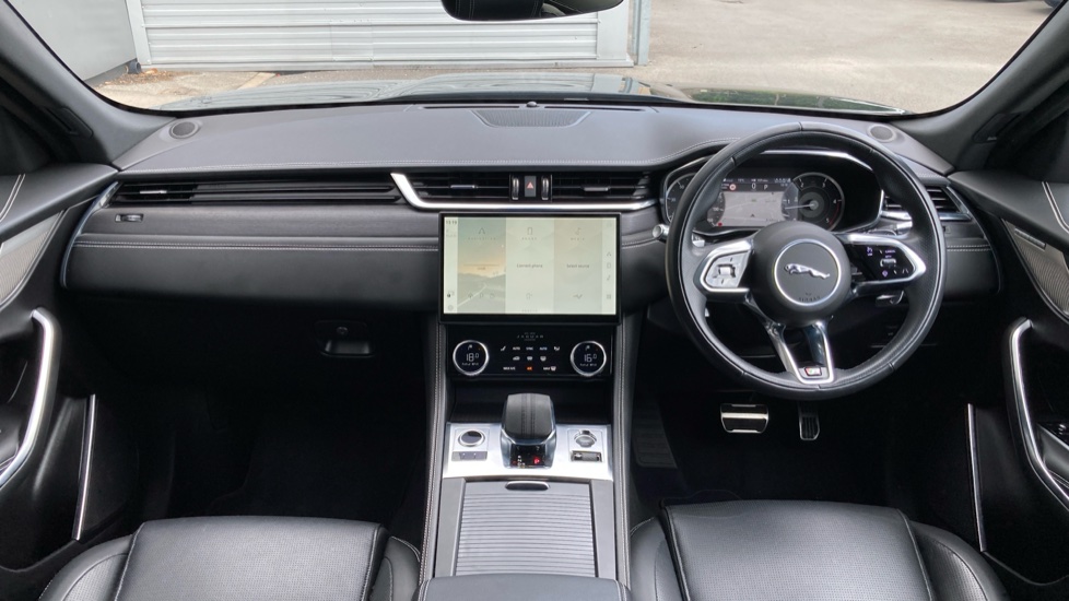 Jaguar F-Pace 2.0 D200 R-Dynamic SE 5dr Auto AWD Diesel Estate - Image 9