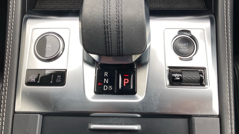 Jaguar F-Pace 2.0 D200 R-Dynamic SE 5dr Auto AWD Diesel Estate - Image 32