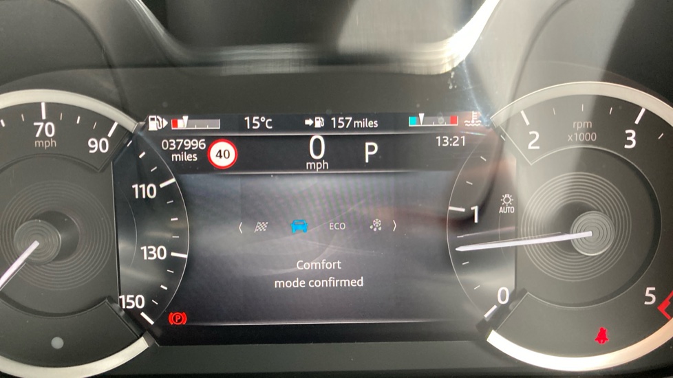 Jaguar F-Pace 2.0 D200 R-Dynamic SE 5dr Auto AWD Diesel Estate - Image 34