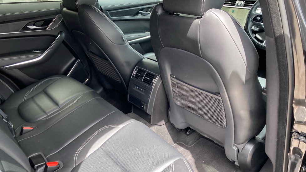 Jaguar F-Pace 2.0 D200 R-Dynamic SE 5dr Auto AWD Diesel Estate - Image 35