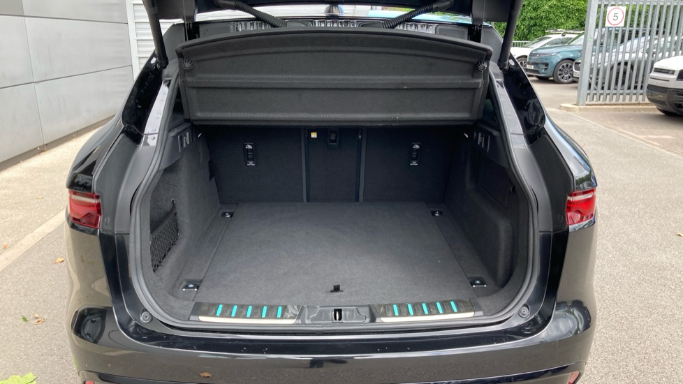 Jaguar F-Pace 2.0 D200 R-Dynamic SE 5dr Auto AWD Diesel Estate - Image 37