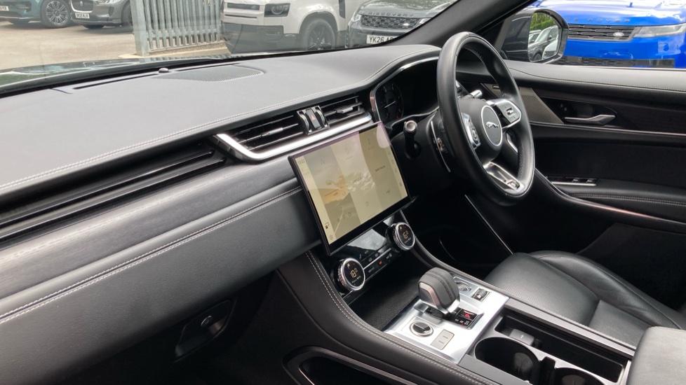 Jaguar F-Pace 2.0 D200 R-Dynamic SE 5dr Auto AWD Diesel Estate - Image 41