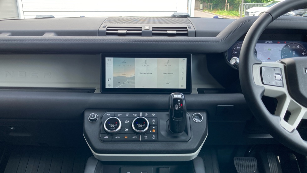 Land Rover Defender 2.0 D240 First Edition 110 5dr Auto Diesel Estate - Image 14