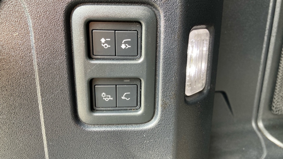 Land Rover Defender 2.0 D240 First Edition 110 5dr Auto Diesel Estate - Image 55
