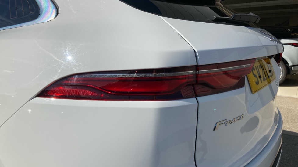 Jaguar F-Pace 2.0 D200 R-Dynamic S 5dr Auto AWD Diesel Estate - Image 19