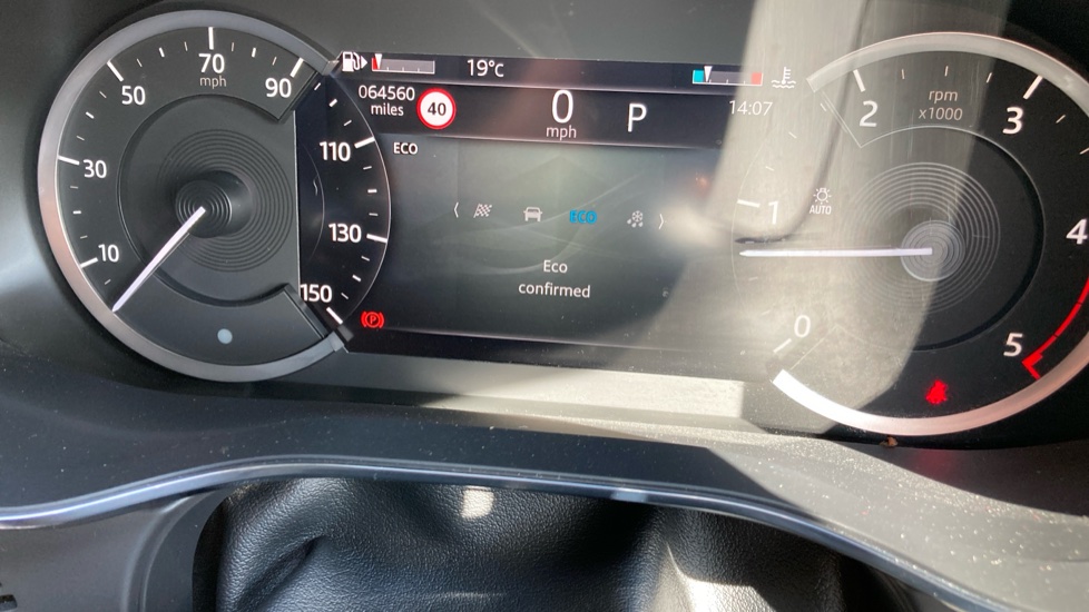 Jaguar F-Pace 2.0 D200 R-Dynamic S 5dr Auto AWD Diesel Estate - Image 38