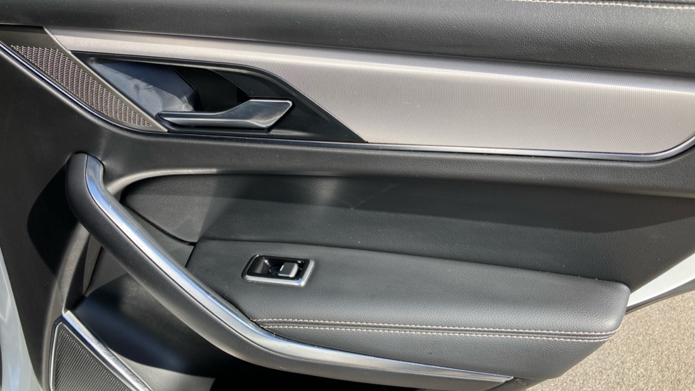 Jaguar F-Pace 2.0 D200 R-Dynamic S 5dr Auto AWD Diesel Estate - Image 40