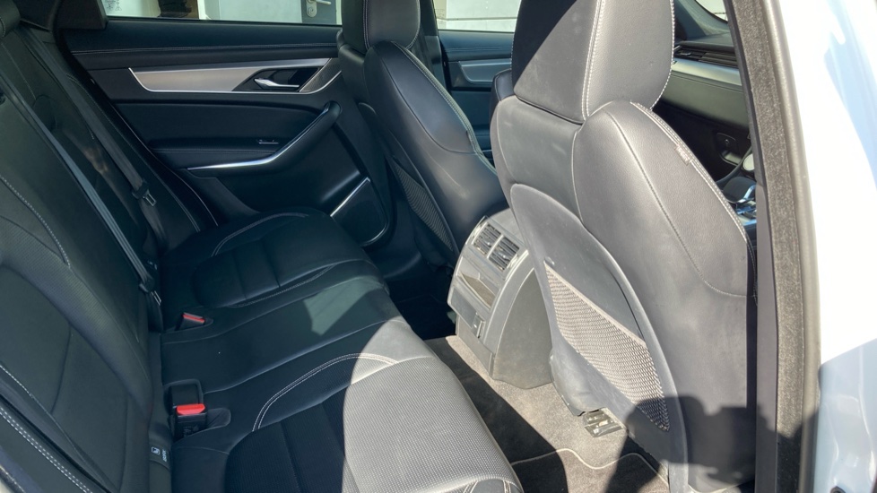Jaguar F-Pace 2.0 D200 R-Dynamic S 5dr Auto AWD Diesel Estate - Image 41