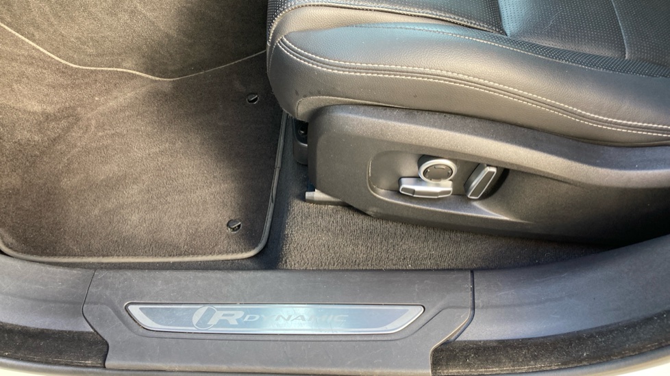 Jaguar F-Pace 2.0 D200 R-Dynamic S 5dr Auto AWD Diesel Estate - Image 50