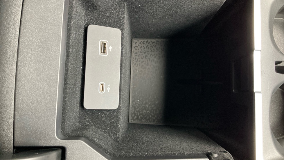 Jaguar E-Pace 2.0 D165 R-Dynamic S 5dr 2WD Diesel Estate - Image 37
