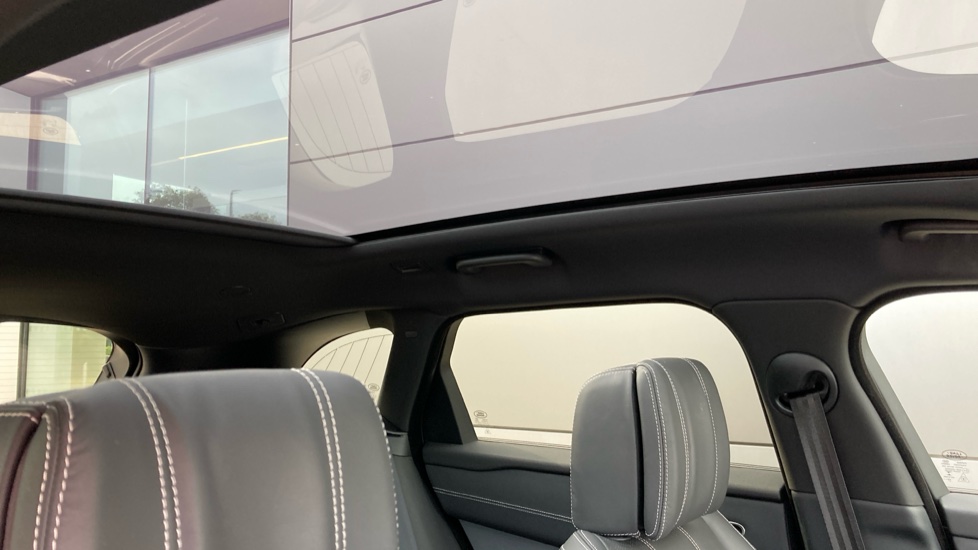 Land Rover Range Rover Velar 2.0 D200 R-Dynamic HSE 5dr Auto Diesel Estate - Image 39
