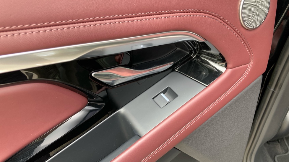 Land Rover Range Rover Evoque 2.0 D200 Autobiography 5dr Auto Diesel Hatchback - Image 32
