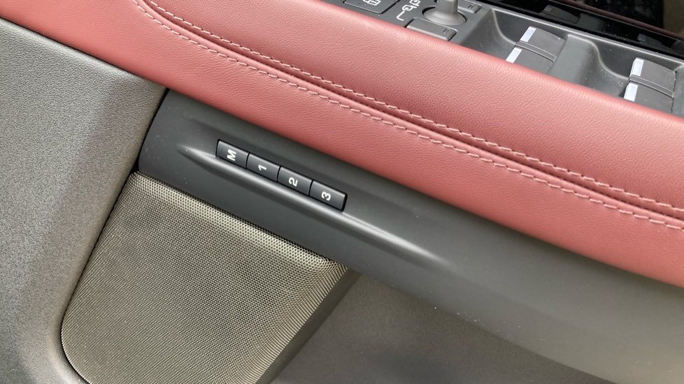 Land Rover Range Rover Evoque 2.0 D200 Autobiography 5dr Auto Diesel Hatchback - Image 43