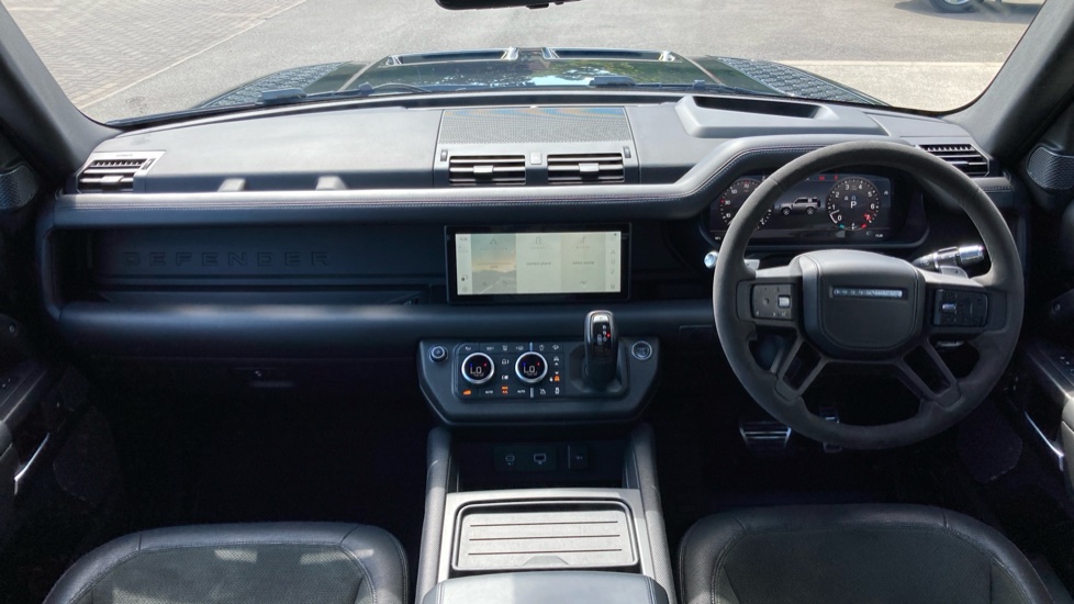 Land Rover Defender 5.0 P525 V8 90 3dr Auto Petrol Estate - Image 9