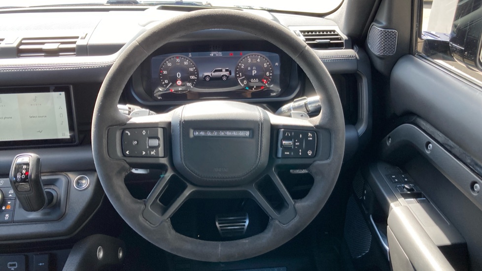 Land Rover Defender 5.0 P525 V8 90 3dr Auto Petrol Estate - Image 15