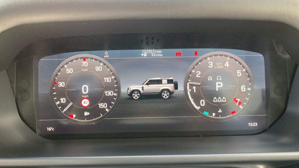 Land Rover Defender 5.0 P525 V8 90 3dr Auto Petrol Estate - Image 16