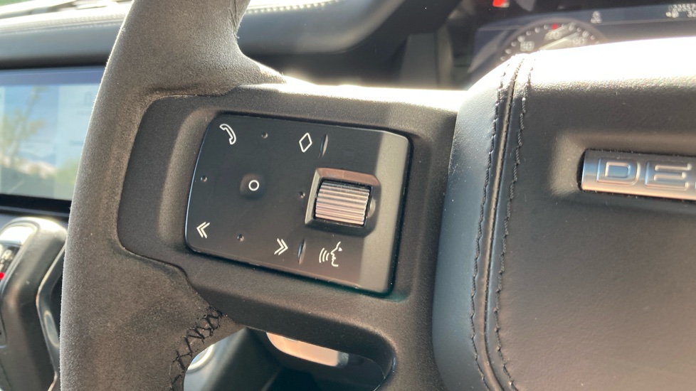 Land Rover Defender 5.0 P525 V8 90 3dr Auto Petrol Estate - Image 42