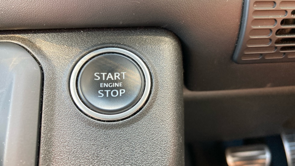 Land Rover Defender 5.0 P525 V8 90 3dr Auto Petrol Estate - Image 44