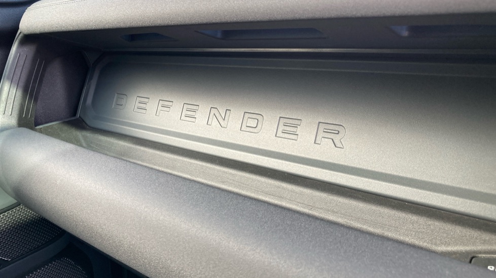 Land Rover Defender 3.0 D250 X-Dynamic SE 110 5dr Auto Diesel Estate - Image 41