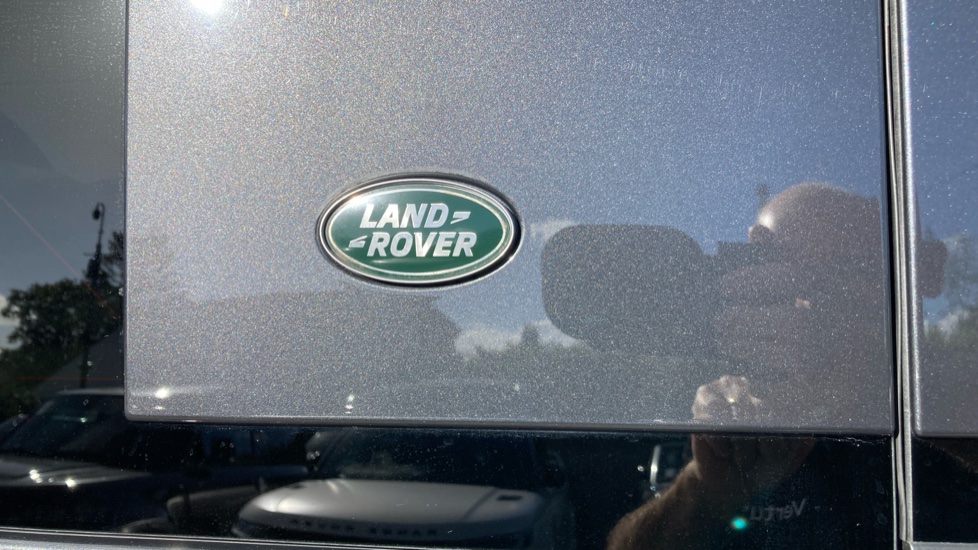Land Rover Defender 3.0 D250 X-Dynamic SE 110 5dr Auto Diesel Estate - Image 46