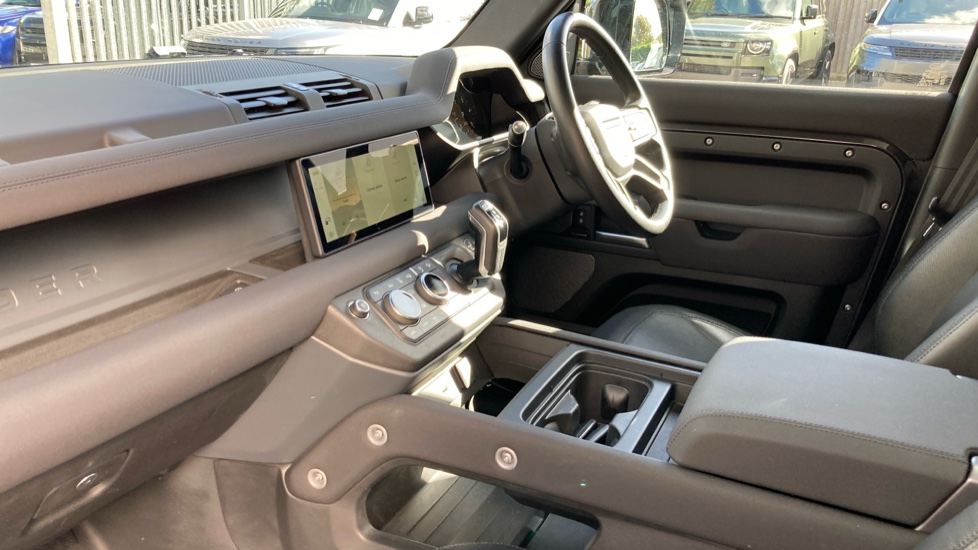 Land Rover Defender 3.0 D250 X-Dynamic SE 110 5dr Auto Diesel Estate - Image 56